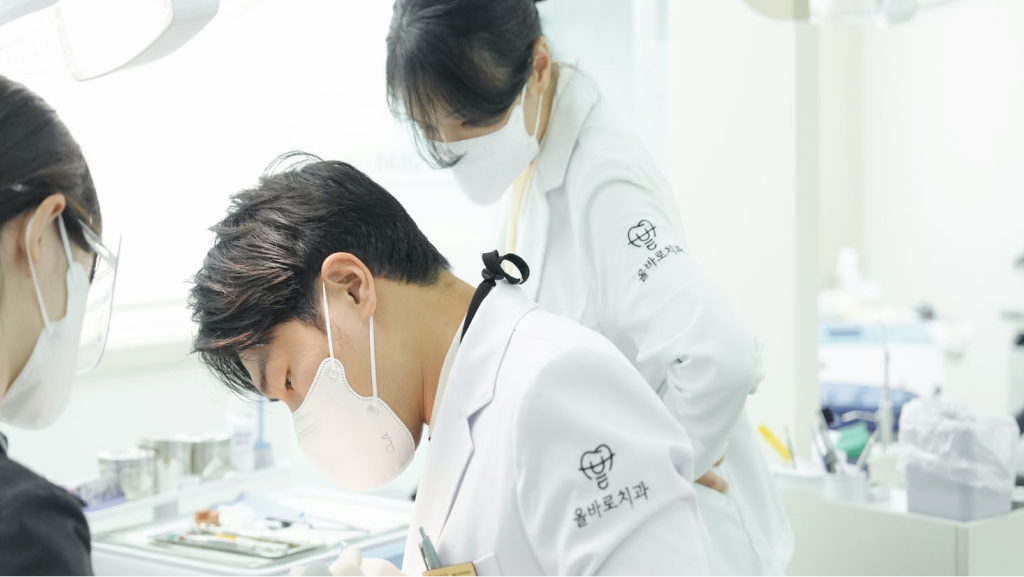 올바로치과 의료진과 진료 공간