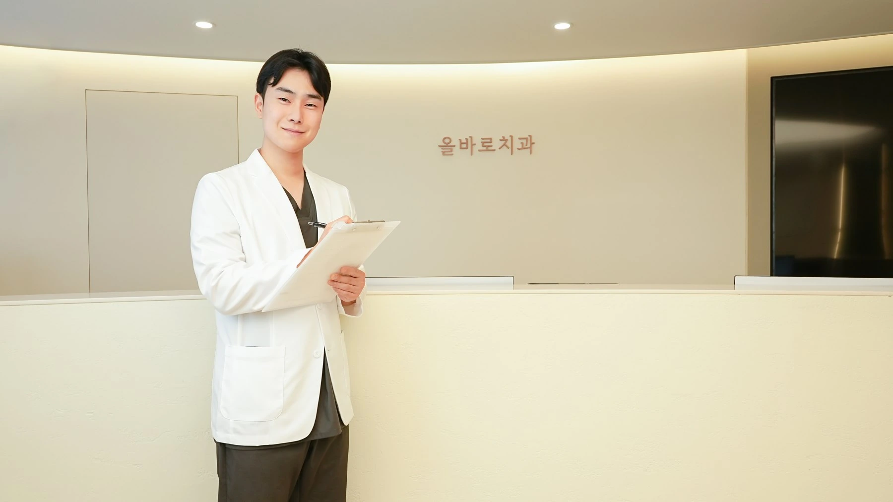 올바로치과 의료진과 진료 공간